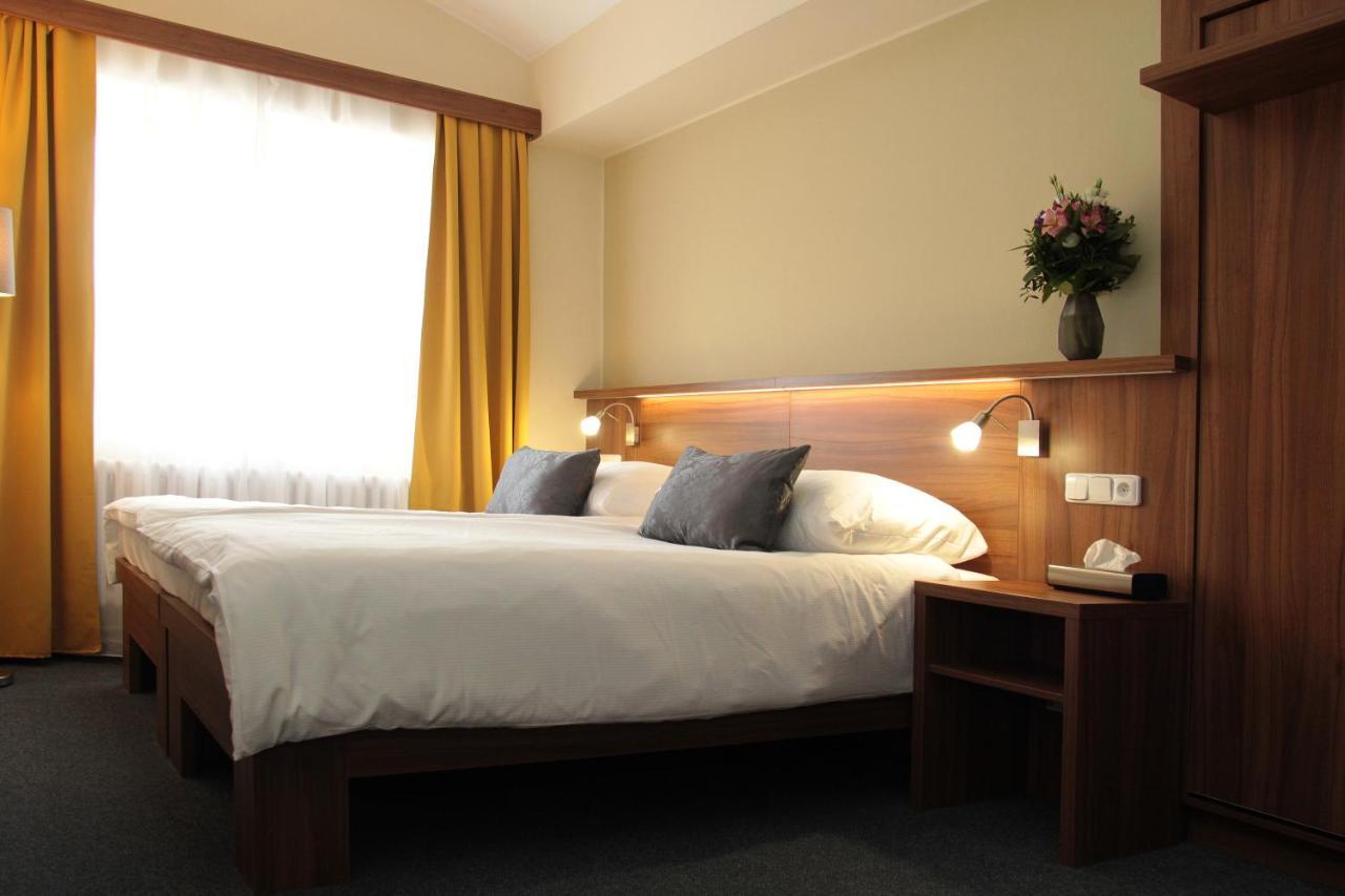 Hotel Baltaci Stary Zamek Napajedla Extérieur photo