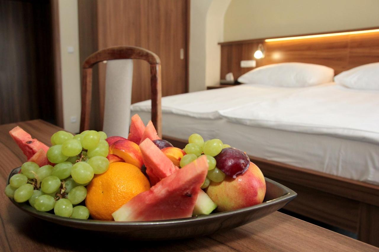 Hotel Baltaci Stary Zamek Napajedla Extérieur photo