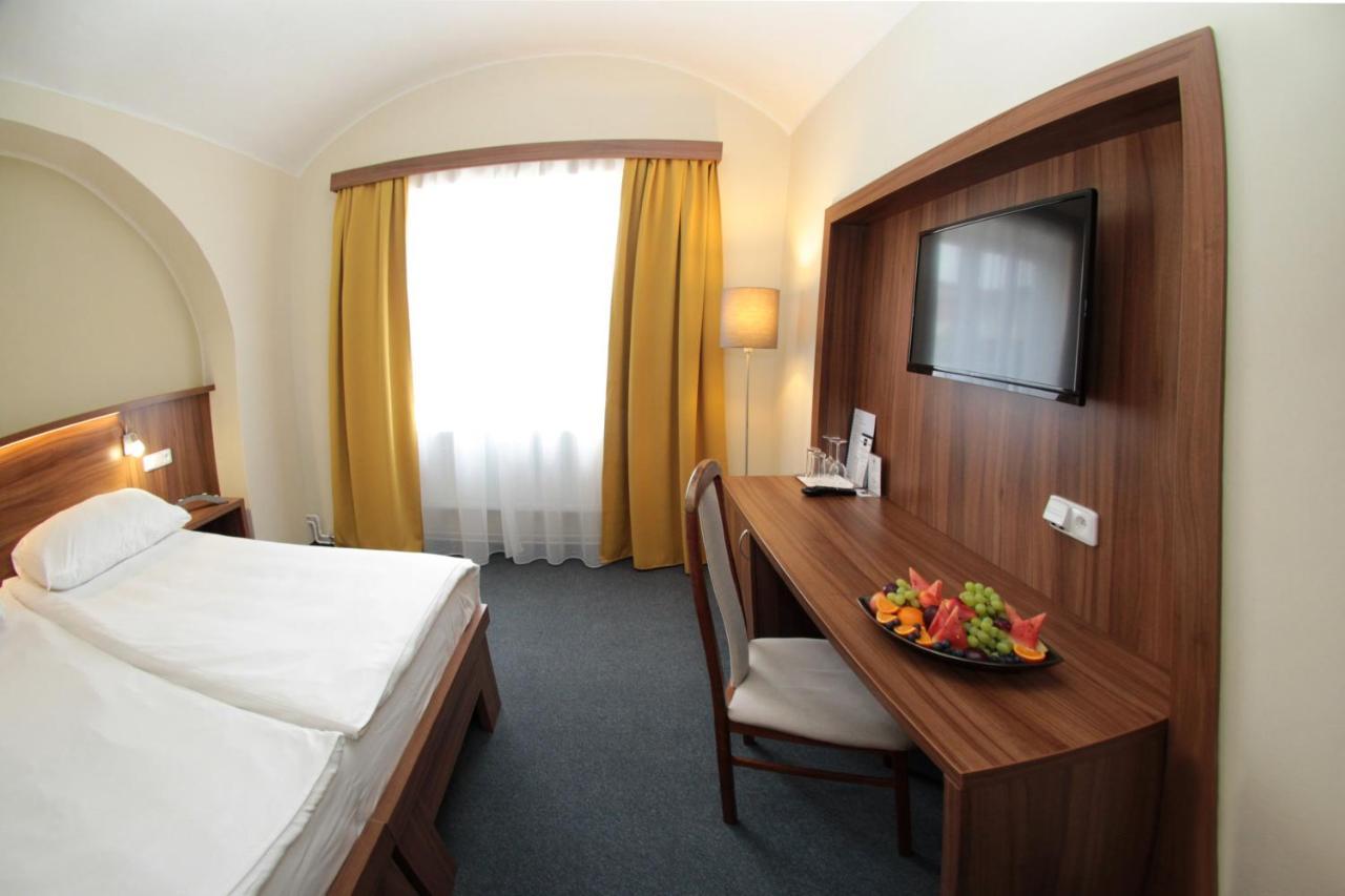 Hotel Baltaci Stary Zamek Napajedla Extérieur photo