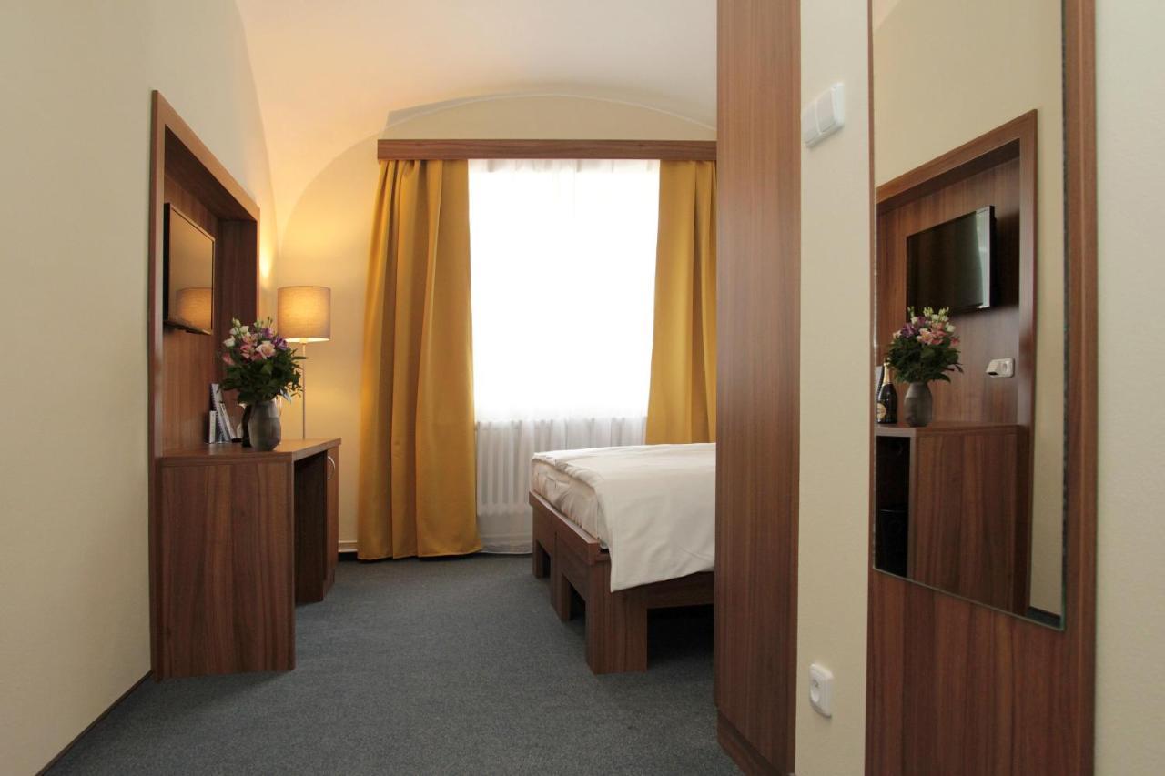 Hotel Baltaci Stary Zamek Napajedla Extérieur photo