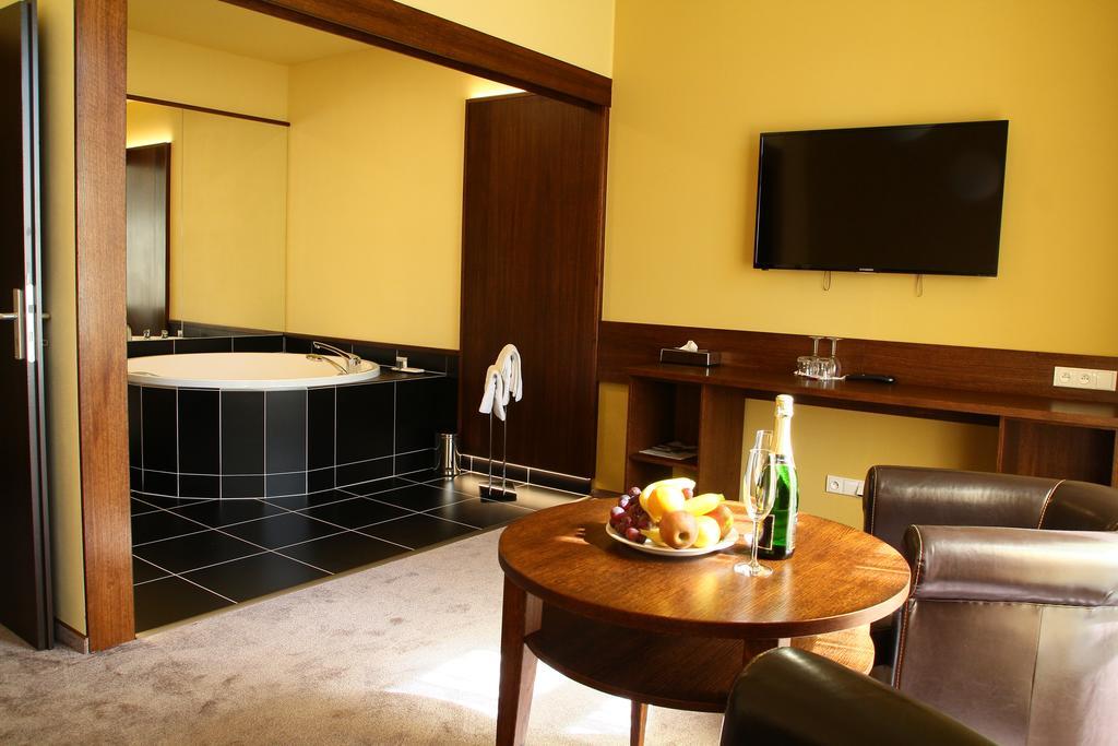 Hotel Baltaci Stary Zamek Napajedla Extérieur photo