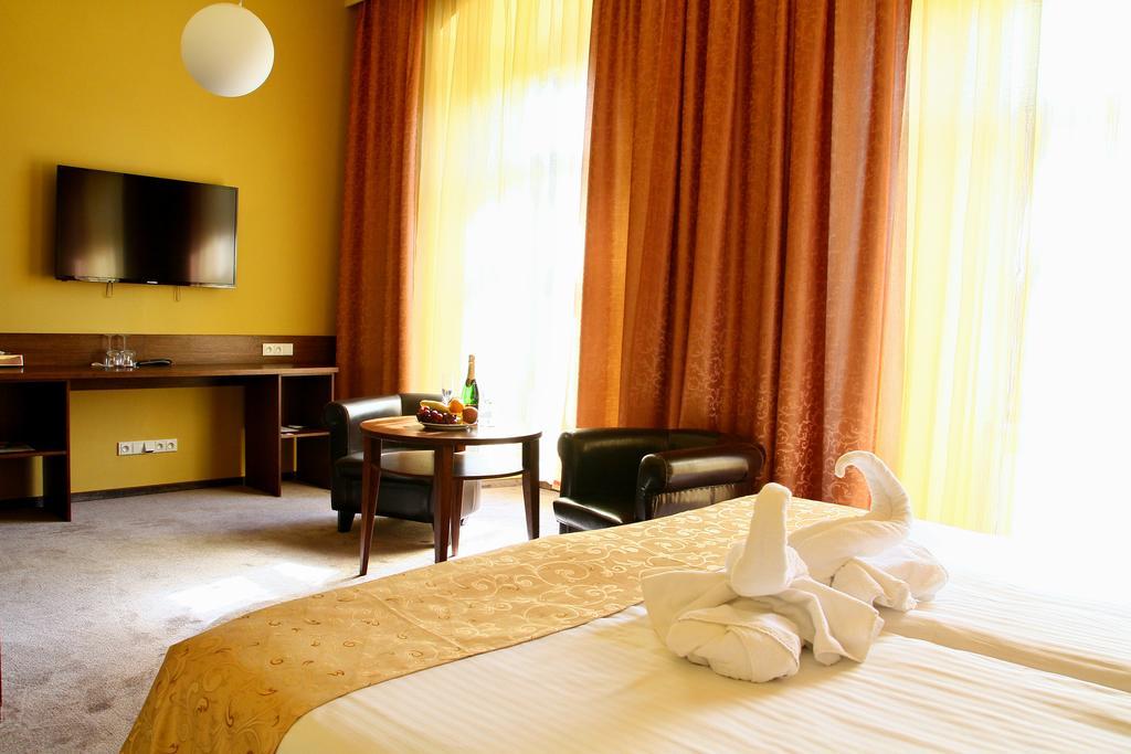 Hotel Baltaci Stary Zamek Napajedla Extérieur photo