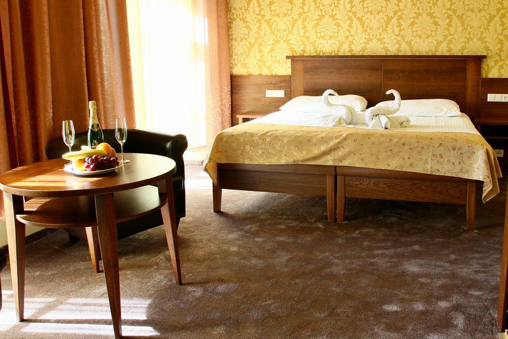 Hotel Baltaci Stary Zamek Napajedla Extérieur photo