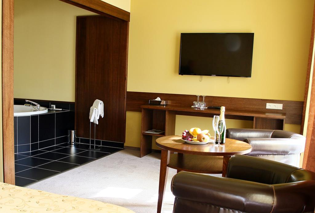 Hotel Baltaci Stary Zamek Napajedla Extérieur photo