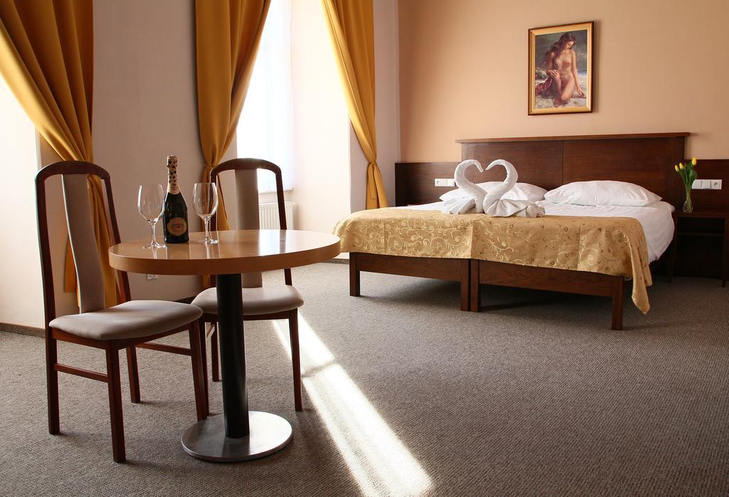 Hotel Baltaci Stary Zamek Napajedla Extérieur photo